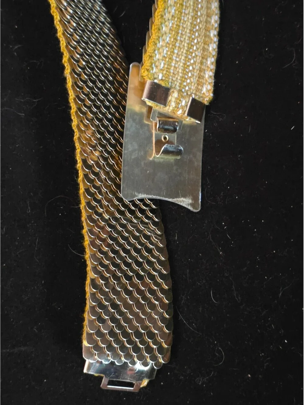 Vintage 1970's Gold Tone Fish Scale Stretch Belt with Flower Clasp